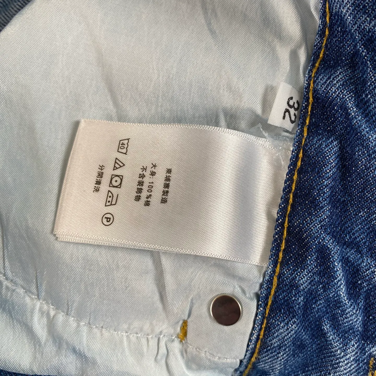P230 Chrome Hearts 2025 new rare three-color butterfly print couple's washed loose jeans. High version, high version, top ceiling quality. Styles with different washed textures, very friendly to people with thin legs and thick legs. The straight version is very flattering to the leg shape. Moderate length that never goes out of style, easy to match with casual, basic styling for various styles, a must-have in the wardrobe! The fabric is stiff but also makes the upper body soft without losing texture. The washing process is even more perfect. It is a must-have item for everyone! ! ! Washed wheat, hang tag, pants label, three labels complete Color: blue Size: 28, 30, 32, 34